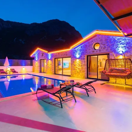 Estrella Villa *